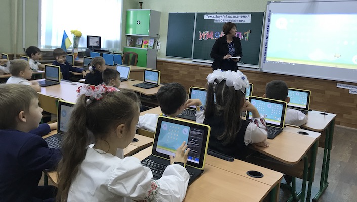 Технологія навчання учнів початкової школи «Розумники» (Smart Kids) у школах Луганщини